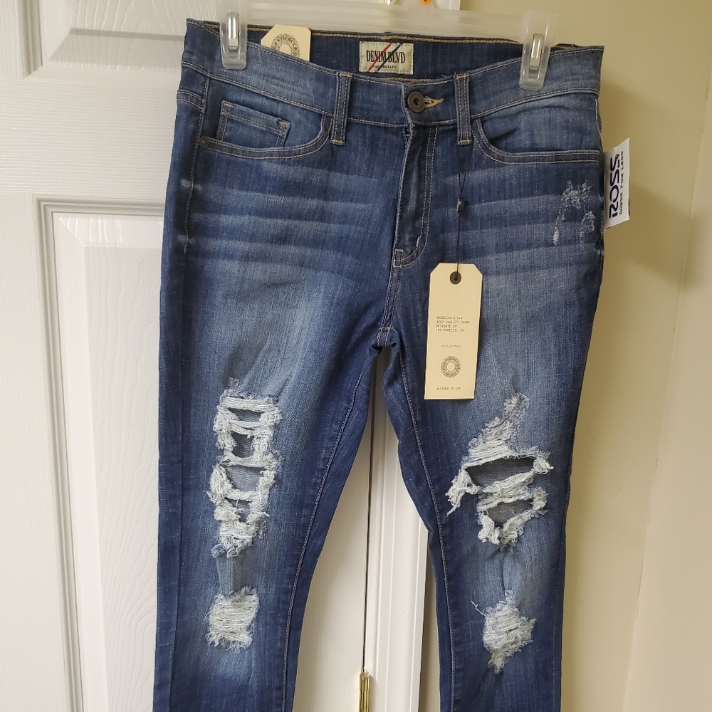 Ladies Jean/Capri - Picture 2 of 10